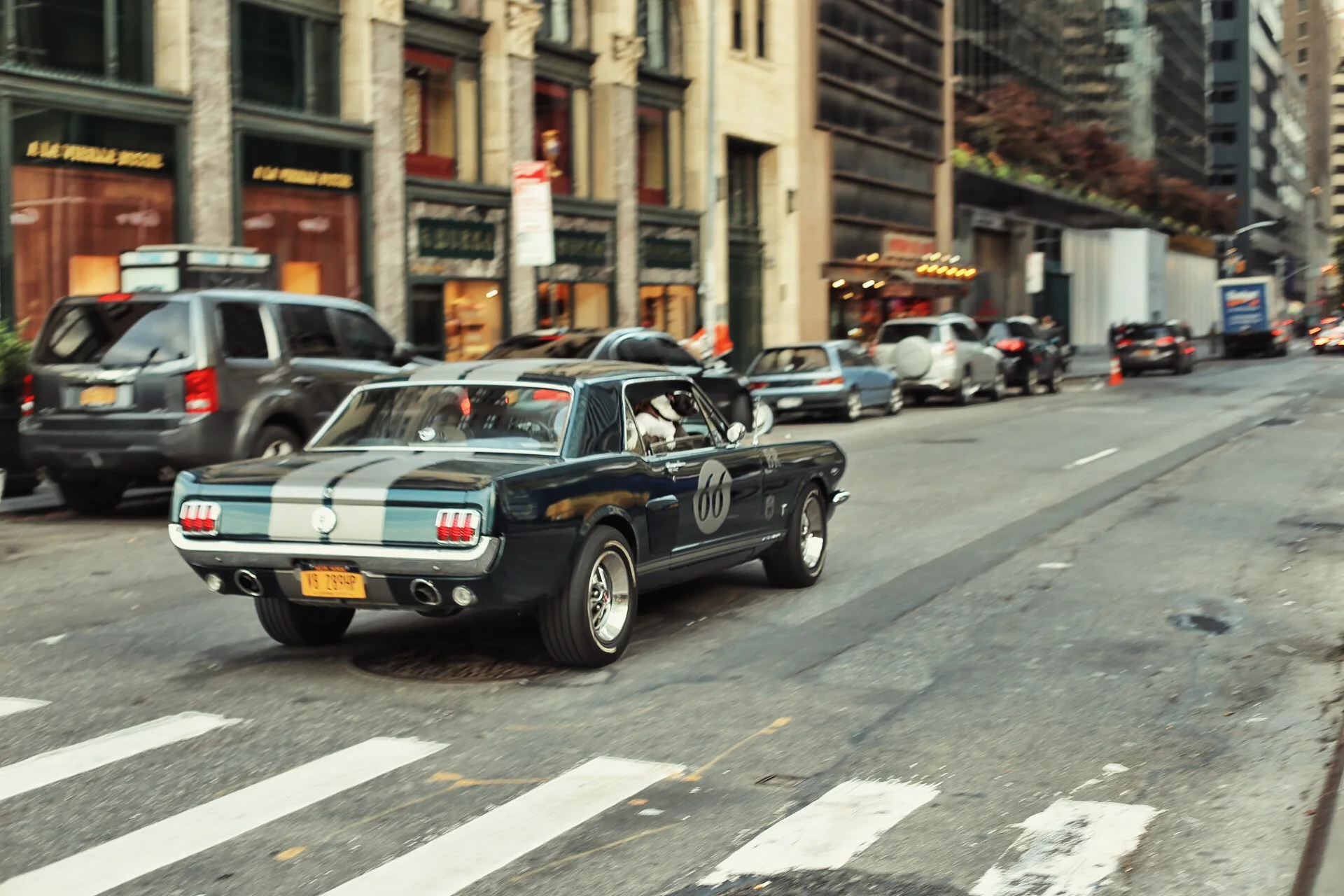 Klasszikus autó egy New York-i utcán